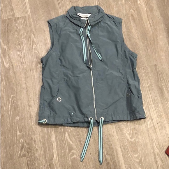 Columbia Jackets & Blazers - 💥PRICE DROP Columbia Sportswear Vest Green Blue